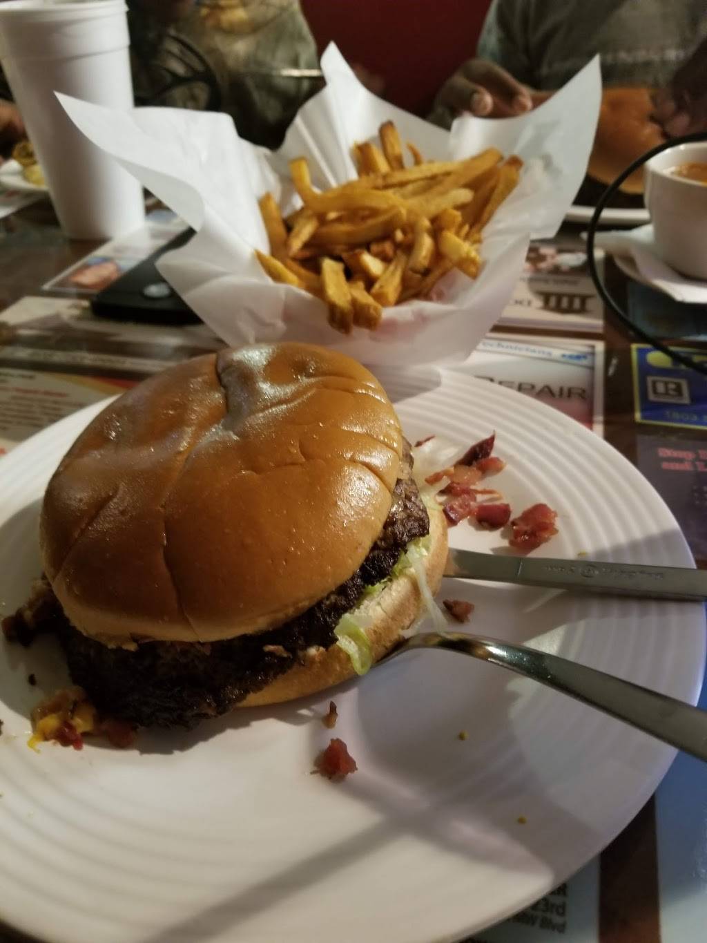 Rons Hamburgers & Chili | restaurant | 351 N Air Depot Blvd, Midwest City, OK 73110, USA | 4057337667 OR +1 405-733-7667