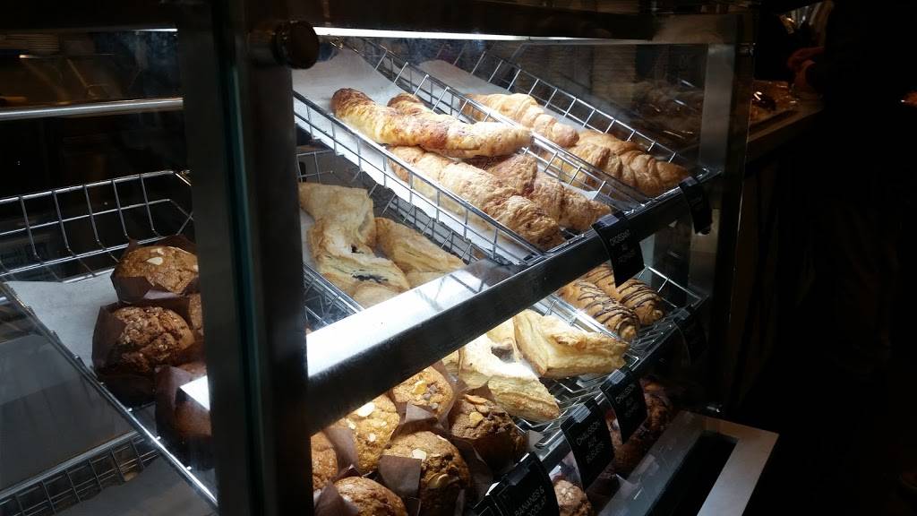 Café Dépôt | cafe | 2505 Rue des Nations Bombardier, Ville, Saint-Laurent, QC H4R 3C8, Canada | 5143325355 OR +1 514-332-5355