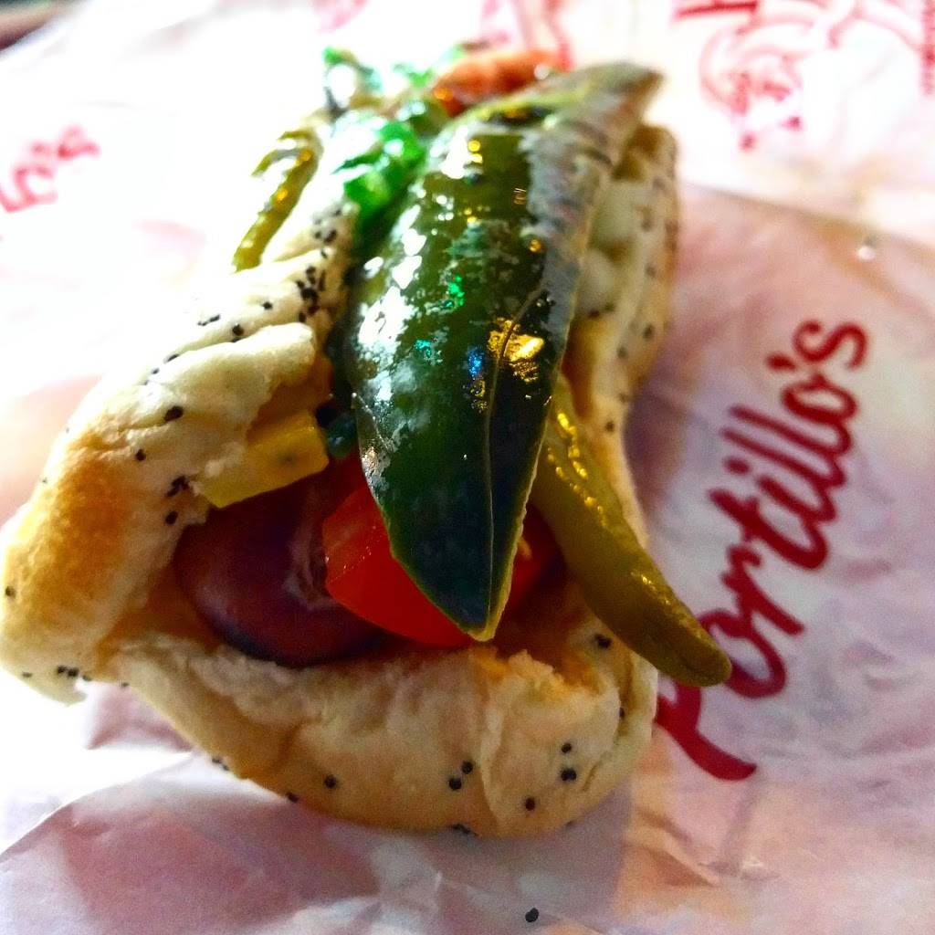 Portillos Hot Dogs | meal takeaway | 520 W Taylor St, Chicago, IL 60607, USA | 3126674560 OR +1 312-667-4560