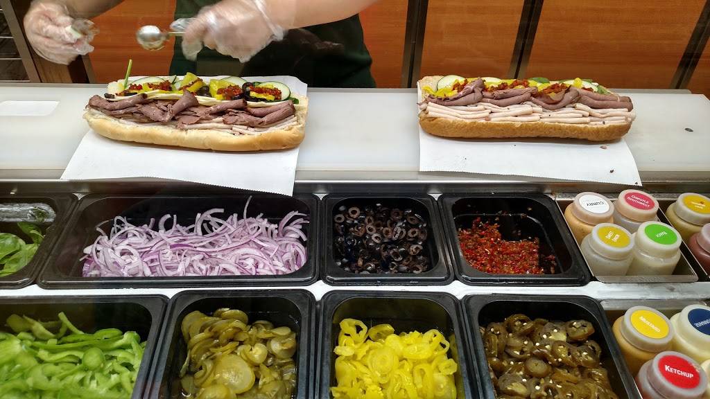 Subway | restaurant | 853 Russell Ave, Gaithersburg, MD 20877, USA | 2402522918 OR +1 240-252-2918