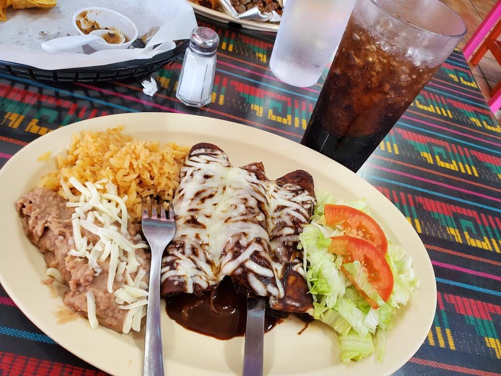 La Choza Menudazo & Tamalotes | restaurant | 1155 N Zaragoza Rd #105, El Paso, TX 79907, USA | 9158721486 OR +1 915-872-1486