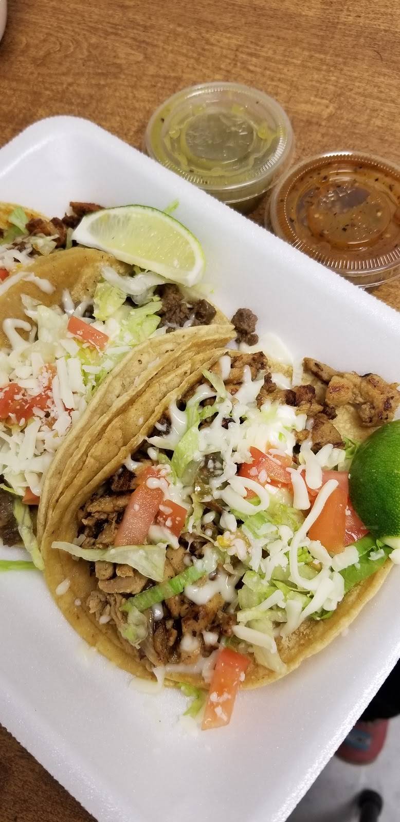 El Charrito Taco Truck | restaurant | 1400-1410 S 1st St, Milwaukee, WI 53204, USA | 4144777525 OR +1 414-477-7525