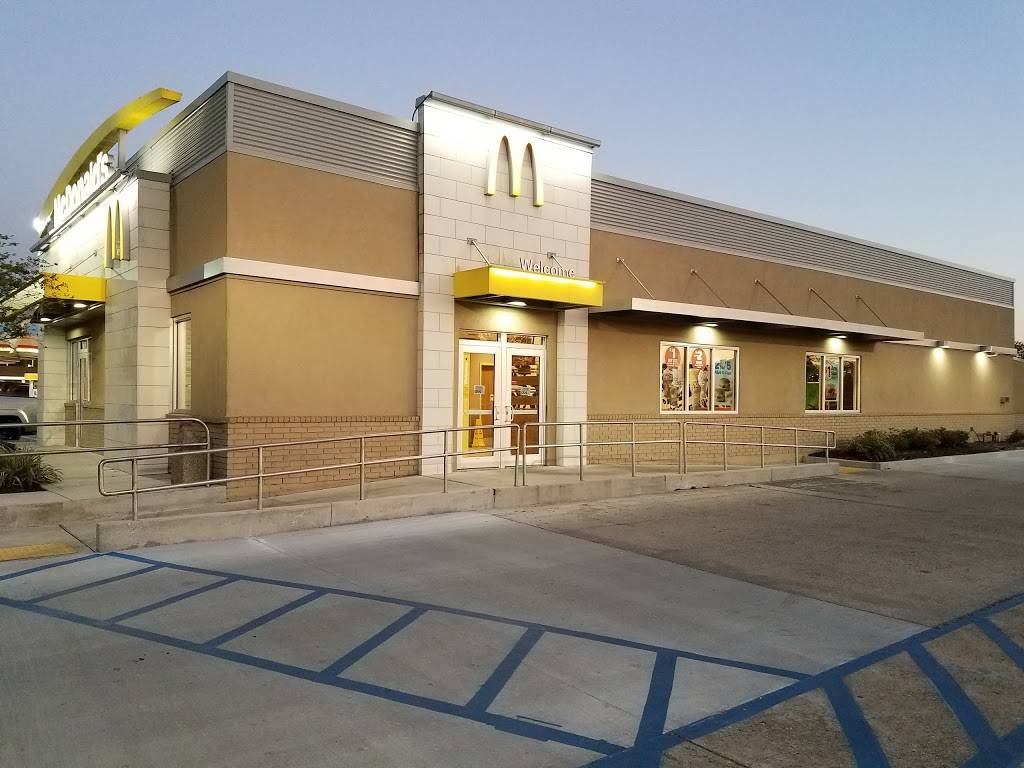 McDonalds | cafe | 7862 LA-23, Belle Chasse, LA 70037, USA | 5043947951 OR +1 504-394-7951