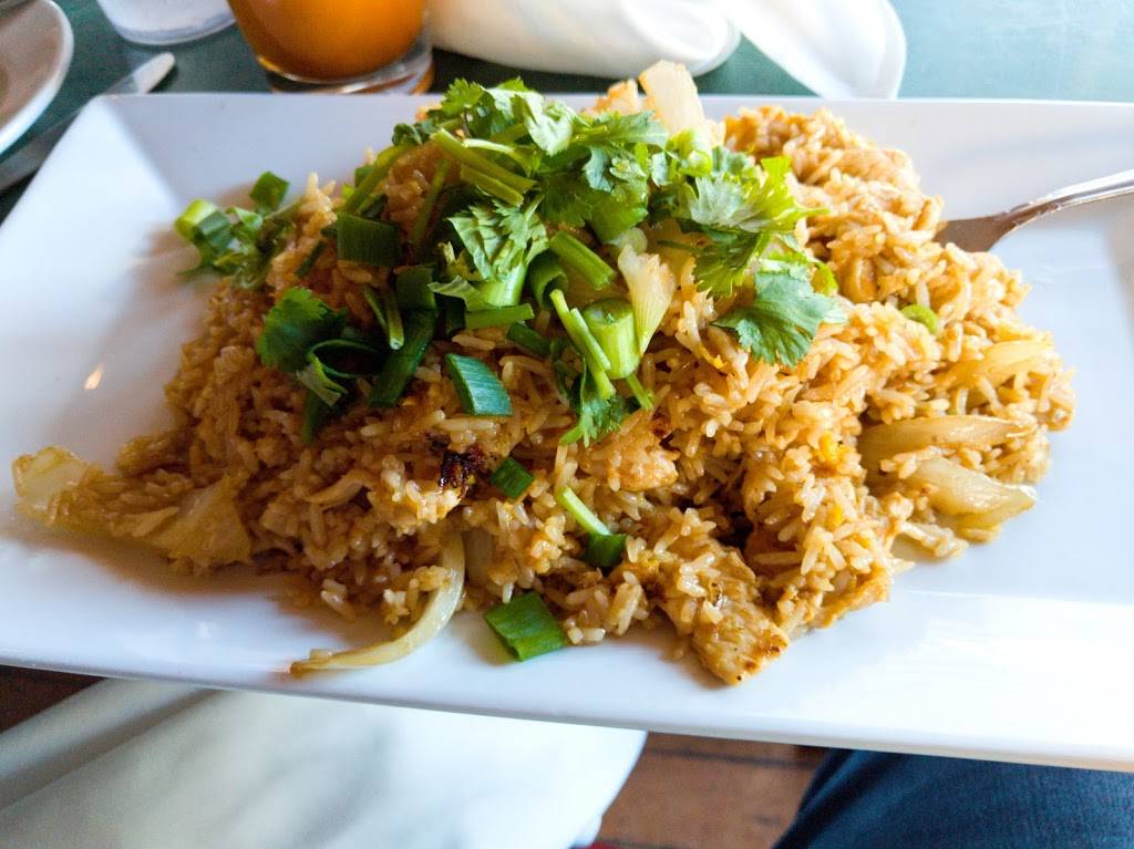 Moms | Siam Restaurant | restaurant | 2811 W Cary St, Richmond, VA 23221, USA | 8043597606 OR +1 804-359-7606