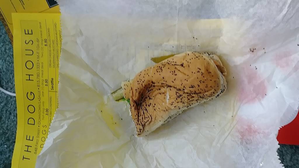 The Dog House | restaurant | 848 1st St, Lasalle, IL 61301, USA | 8157801333 OR +1 815-780-1333