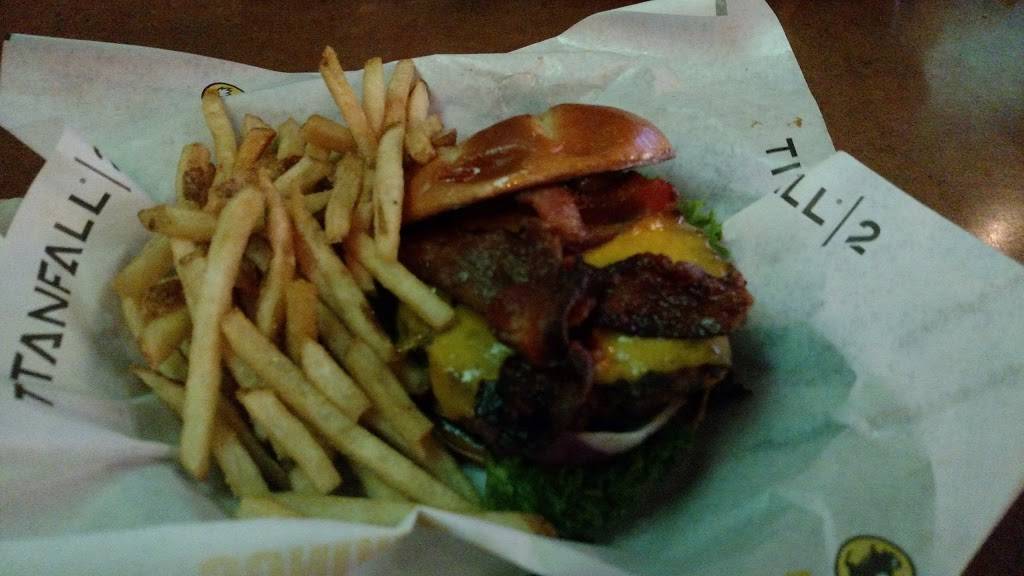 Buffalo Wild Wings | restaurant | 11215 Mall Cir, Waldorf, MD 20603, USA | 3018850614 OR +1 301-885-0614