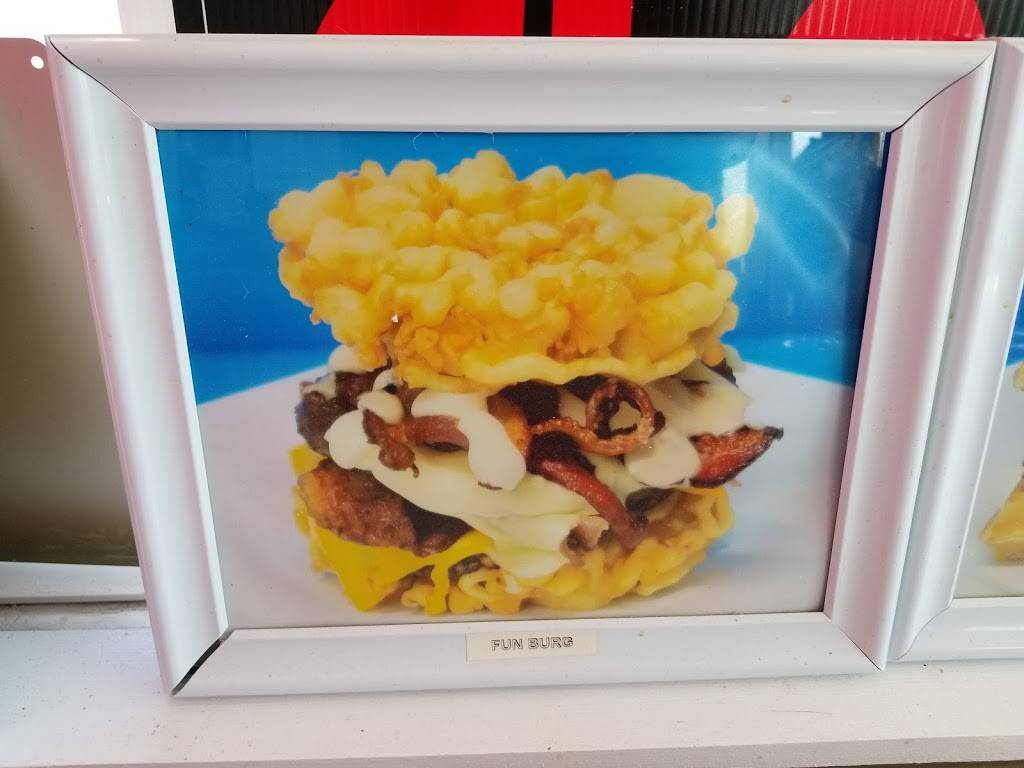 Lil Louies Eats & Sweets | meal takeaway | 1146 Colborne St, Brantford, ON N3T 5M1, Canada | 5193045337 OR +1 519-304-5337