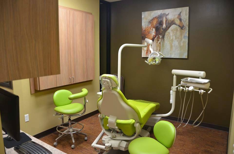 Agave Dental | restaurant | 2006 10th St, Floresville, TX 78114, USA | 8303938333 OR +1 830-393-8333