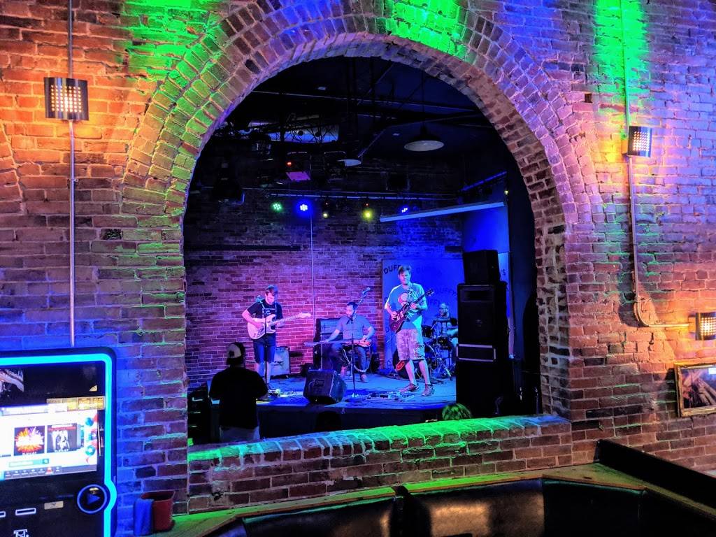 Duffys Tavern | night club | 1412 E O St, Lincoln, NE 68508, USA | 4024743543 OR +1 402-474-3543