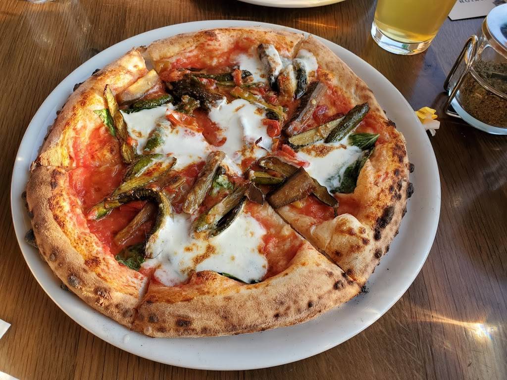 Mt. Hood Brewing Co. Tilikum Station | restaurant | 401 SE Caruthers St, Portland, OR 97214, USA | 9713027296 OR +1 971-302-7296