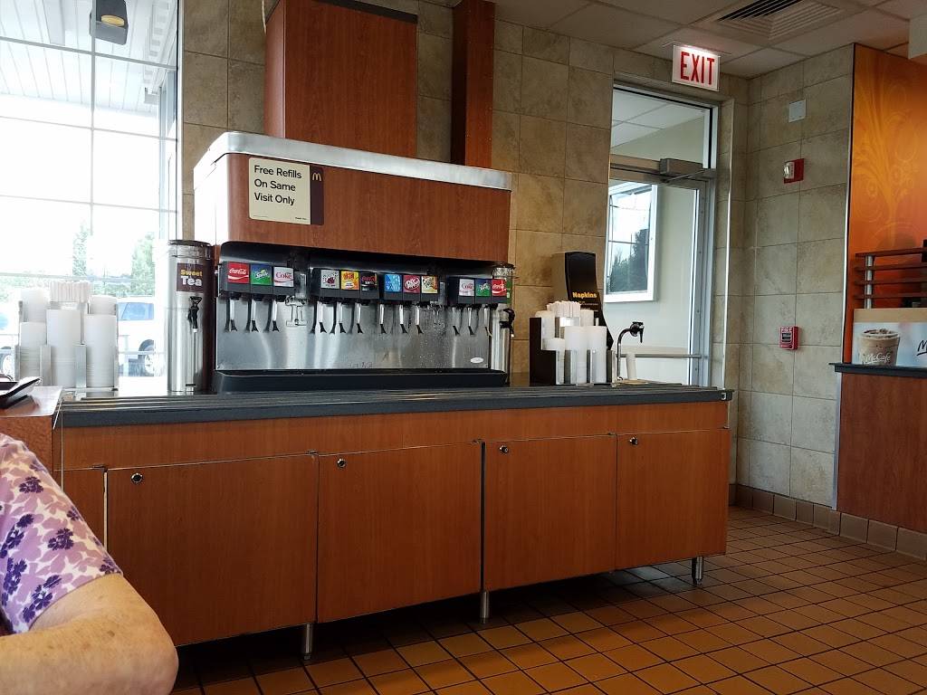 McDonalds | cafe | 101 E Lake St, Bloomingdale, IL 60108, USA | 6305396440 OR +1 630-539-6440