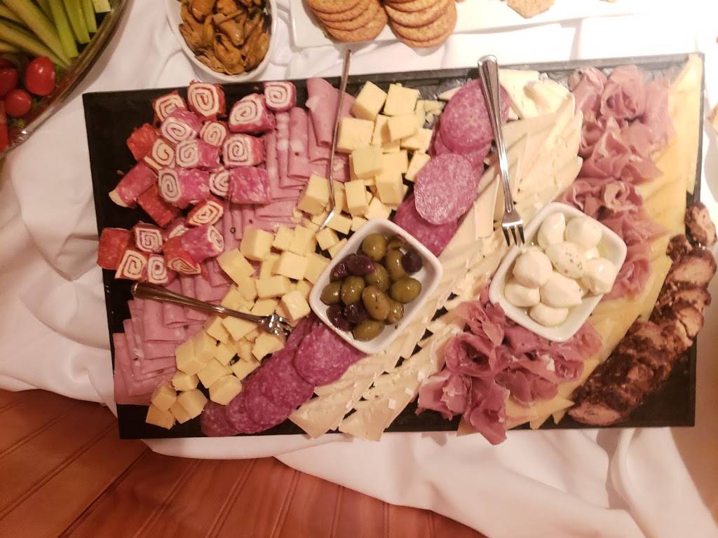 Green Pond Yacht Club | restaurant | 366 Menauhant Rd, East Falmouth, MA 02536, USA | 5085405497 OR +1 508-540-5497