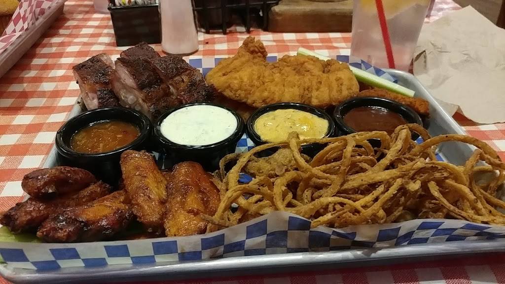 Famous Daves | restaurant | 3046 Waldorf Market Pl, Waldorf, MD 20603, USA | 3018851555 OR +1 301-885-1555