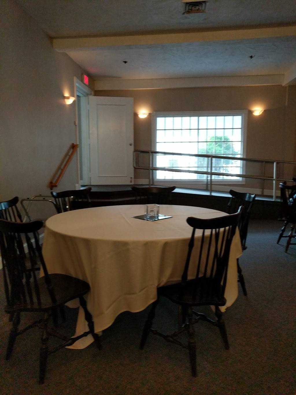 Breakaway | restaurant | Route 1 North, 221 Newbury St, Danvers, MA 01923, USA | 9787747270 OR +1 978-774-7270