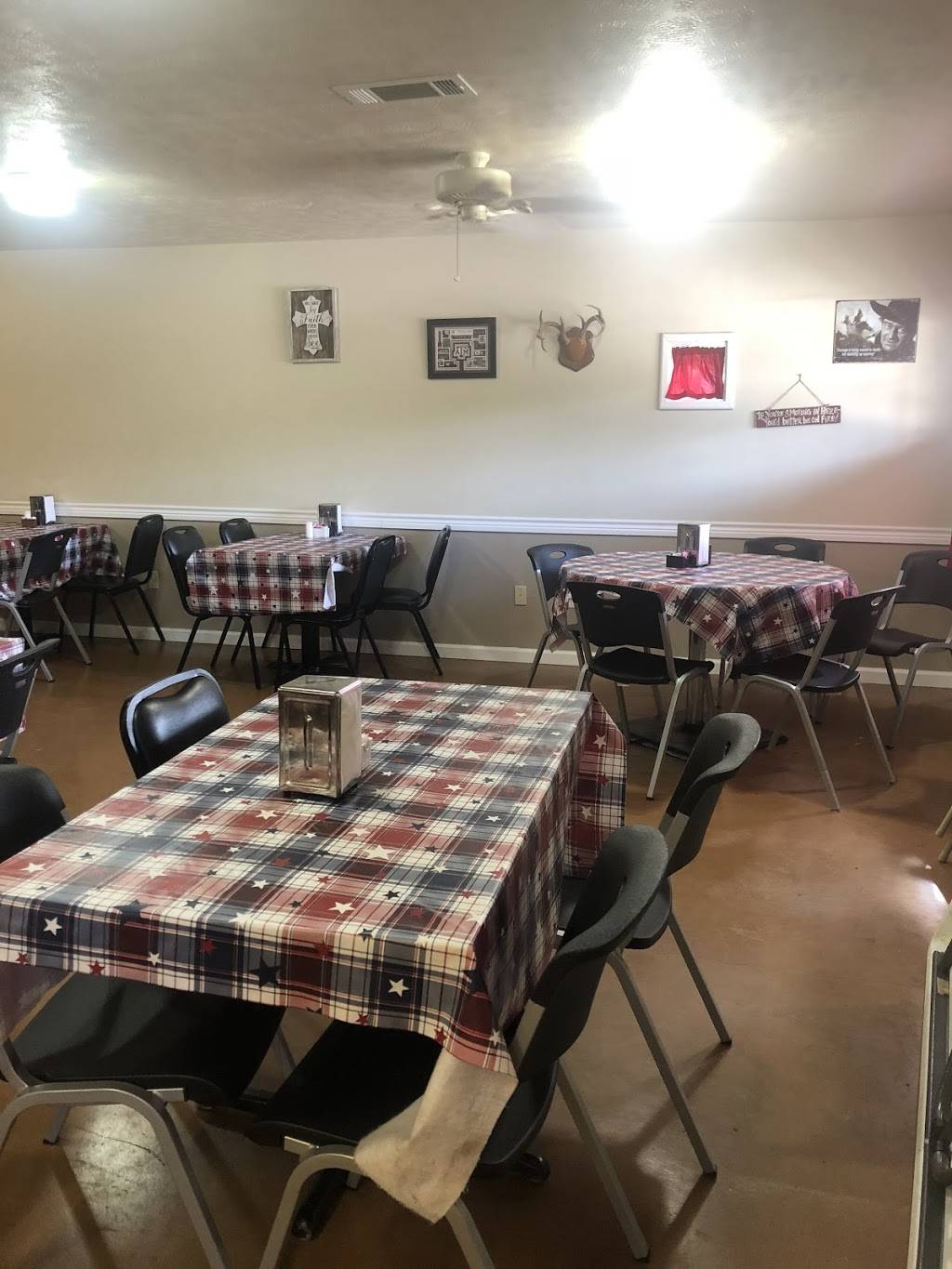 Longhorn Cafe | restaurant | 24588 TX-124, Hamshire, TX 77622, USA | 4092432161 OR +1 409-243-2161