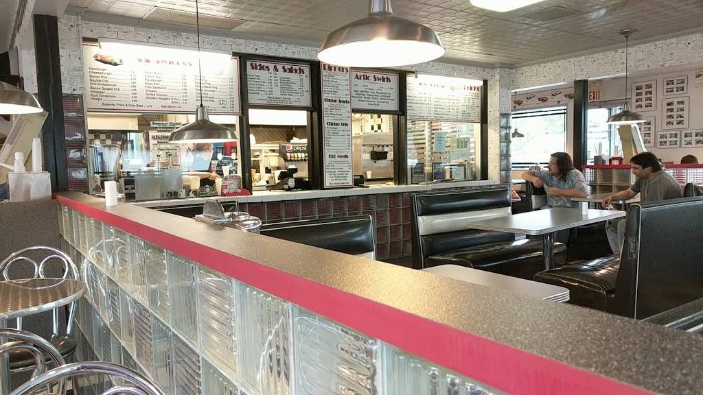 Polk-A-Dot Drive In | restaurant | 222 N Front St, Braidwood, IL 60408, USA | 8154583377 OR +1 815-458-3377