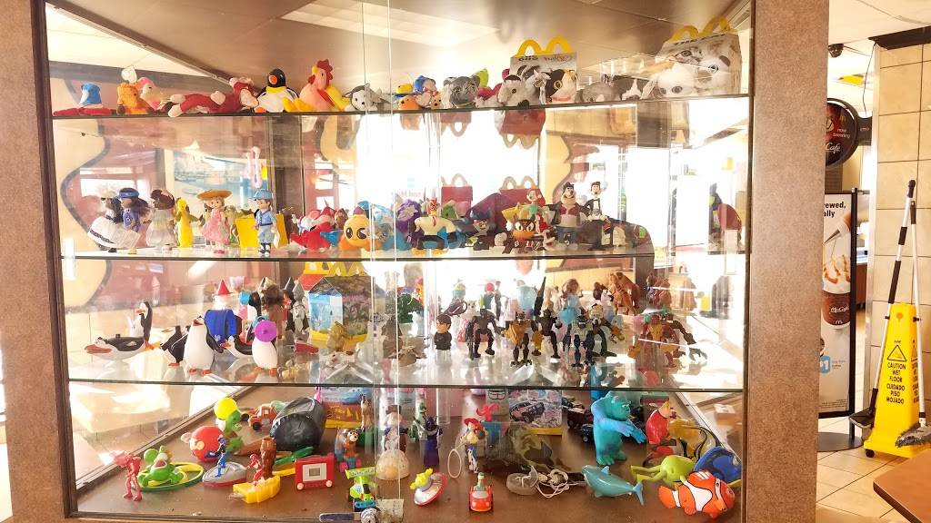 McDonalds | cafe | 905 W Sugarland Hwy, Clewiston, FL 33440, USA | 8639839521 OR +1 863-983-9521