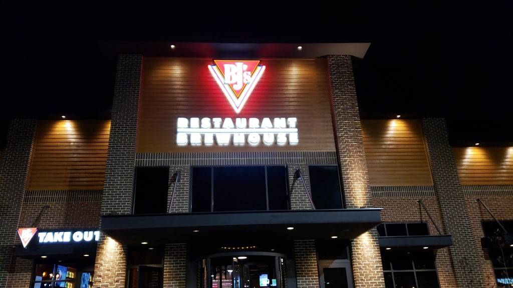 BJs Restaurant & Brewhouse | restaurant | 15701 Emerald Way, Bowie, MD 20716, USA | 3018502300 OR +1 301-850-2300