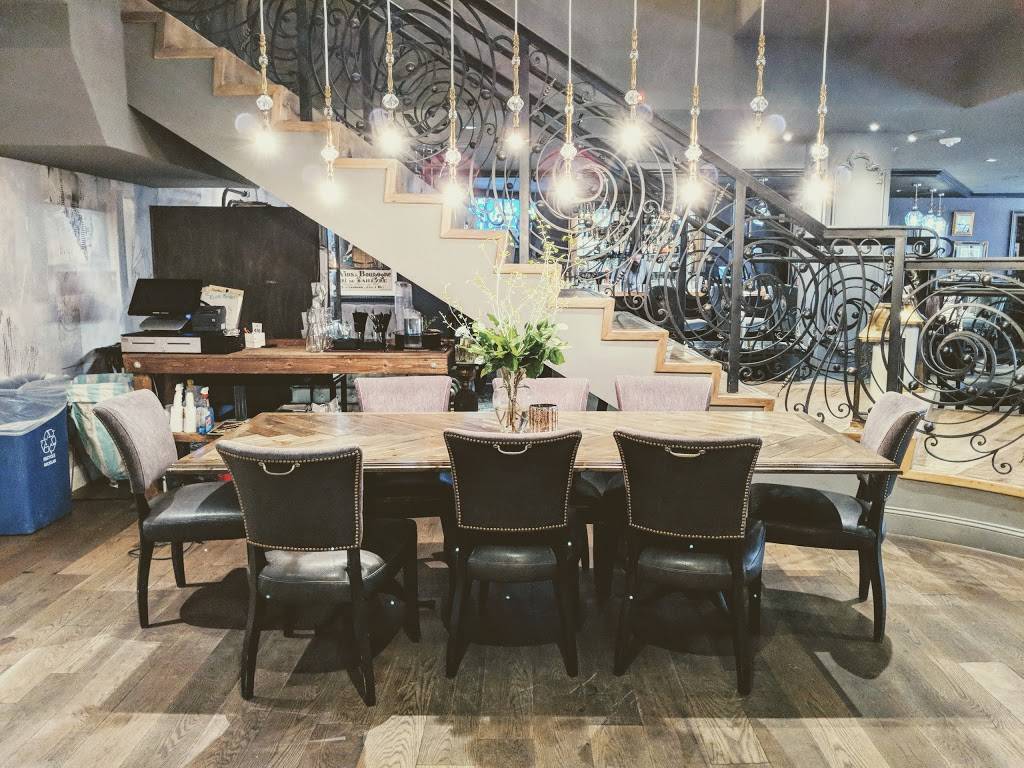 Sophias Lounge | restaurant | 127 N Tryon St suite d, Charlotte, NC 28202, USA | 9802603227 OR +1 980-260-3227