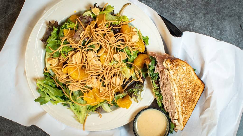 The Broadway Deli & Lounge | restaurant | 316 SW Washington St, Peoria, IL 61602, USA | 3094319708 OR +1 309-431-9708