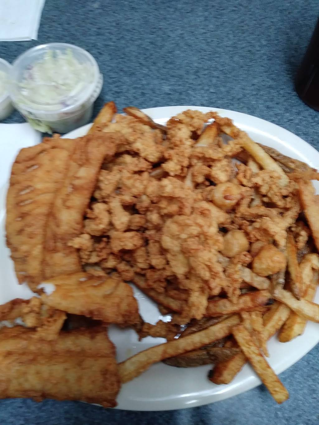 Liberty Lunch | restaurant | 732 Central Ave, Pawtucket, RI 02861, USA | 4017258396 OR +1 401-725-8396