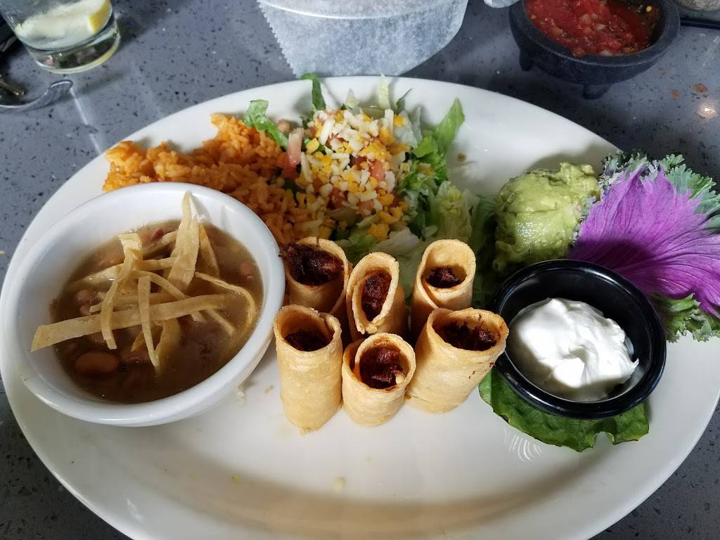 Rio Mambo | restaurant | 2150 E Lamar Blvd, Arlington, TX 76006, USA | 8177954555 OR +1 817-795-4555