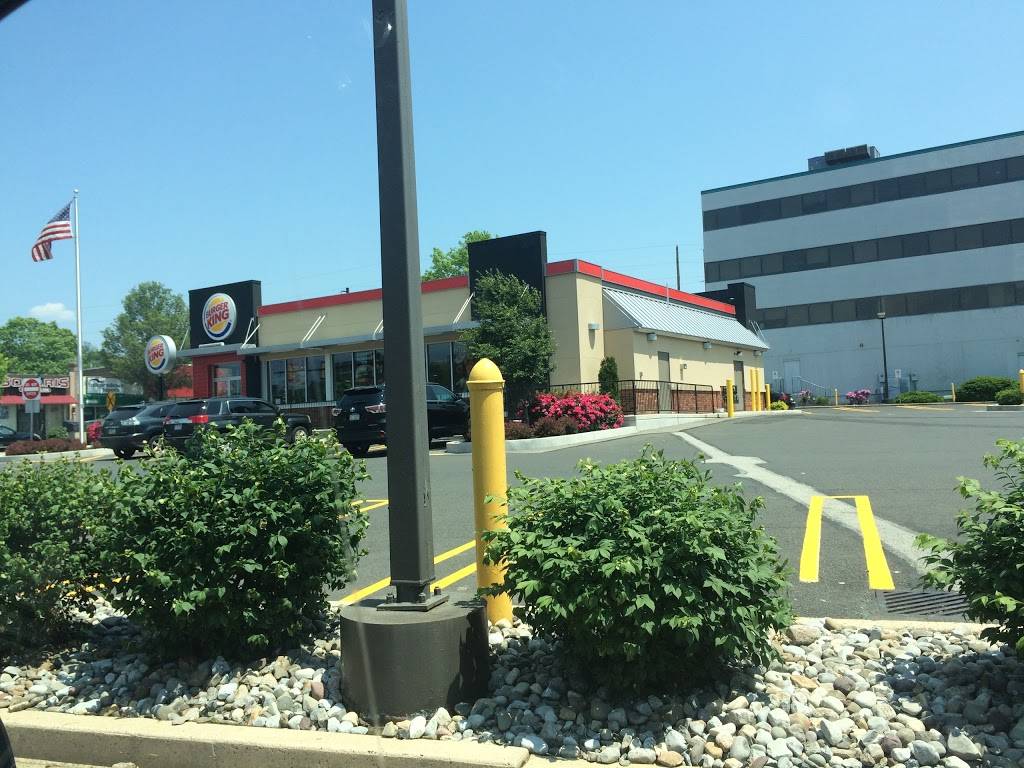 Burger King | restaurant | 106 S York Rd, Willow Grove, PA 19090, USA | 2156575728 OR +1 215-657-5728