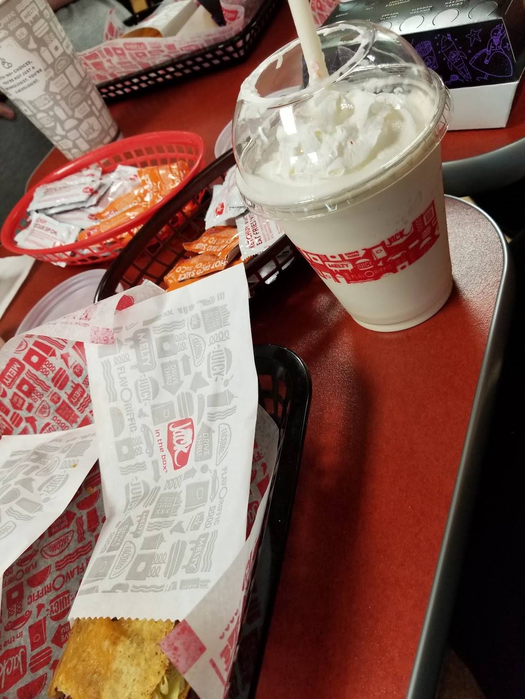 Jack in the Box | restaurant | 3111 W Florida Ave, Hemet, CA 92545, USA | 9517668890 OR +1 951-766-8890