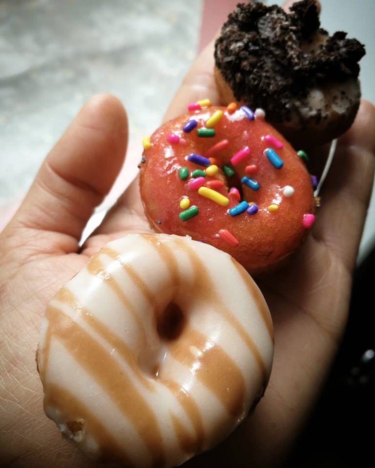 Hole & Corner Donuts | restaurant | 315 Chestnut St, Berea, KY 40403, USA | 8597566447 OR +1 859-756-6447