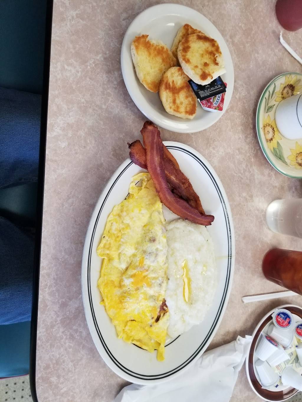 BETTYS DINER | restaurant | 2175 N Ashley St, Valdosta, GA 31602, USA | 2292476263 OR +1 229-247-6263