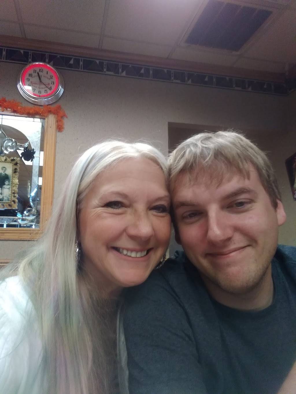 George Webb Restaurant | restaurant | 7105 S 76th St, Franklin, WI 53132, USA | 4144252664 OR +1 414-425-2664