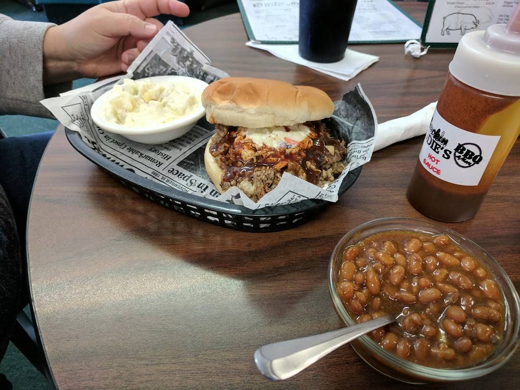 Smokin Eddies BBQ | restaurant | 213 W Main St, Louisa, VA 23093, USA | 5409671990 OR +1 540-967-1990