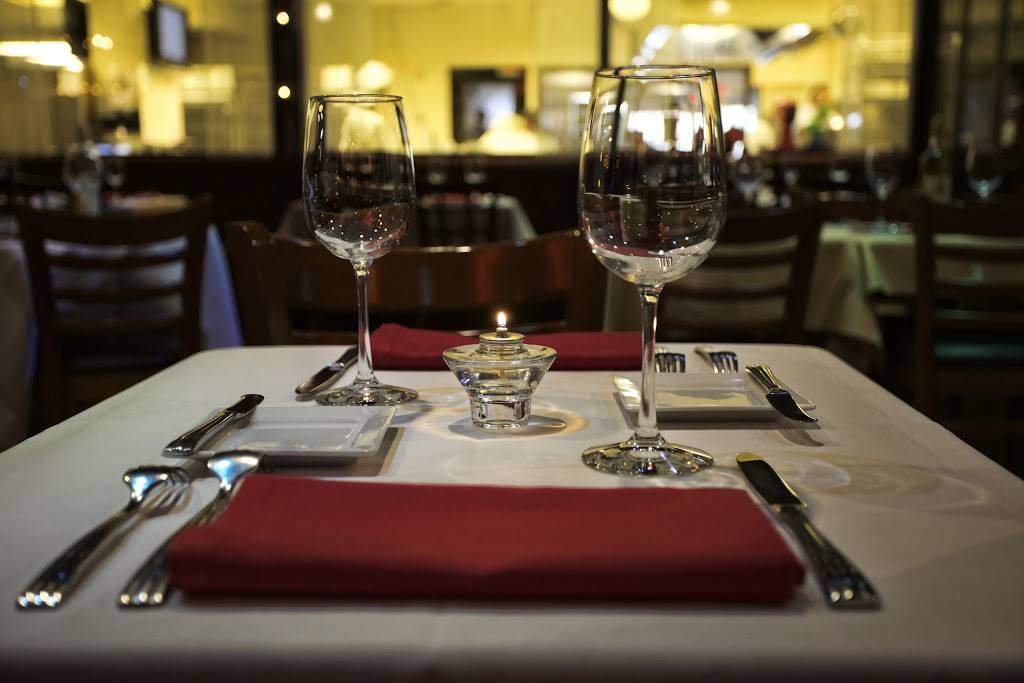 Le Bistro | restaurant | 7070 Allensby St suite r, Houston, TX 77022, USA | 7133585079 OR +1 713-358-5079