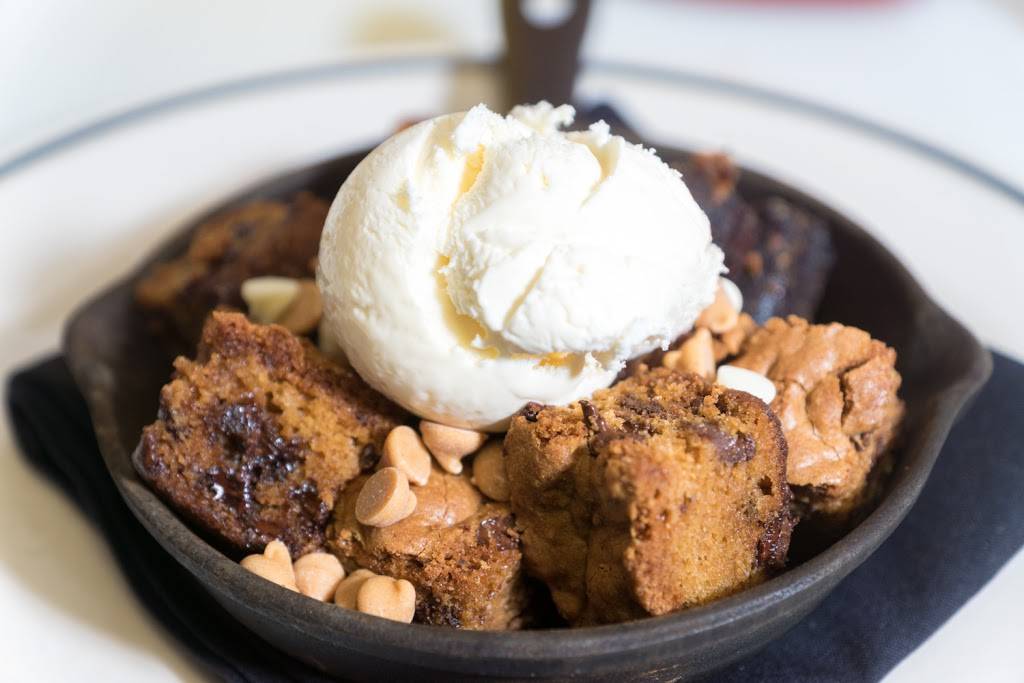 Blackfinn Ameripub - Ballantyne | restaurant | 14825 Ballantyne Village Way #100, Charlotte, NC 28277, USA | 7049006095 OR +1 704-900-6095