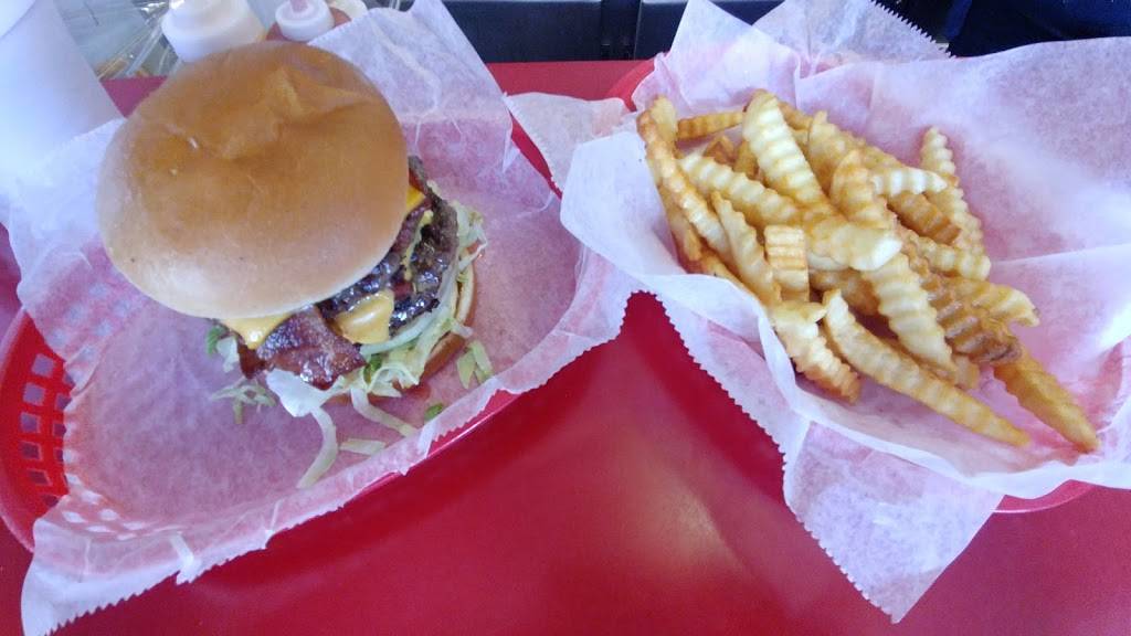 Shake Pit | restaurant | 3801 Manatee Ave W, Bradenton, FL 34205, USA | 9417484016 OR +1 941-748-4016