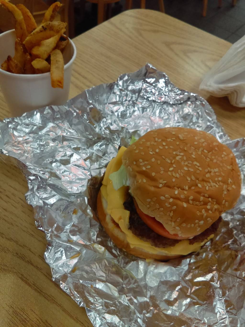 Five Guys | meal takeaway | 1417 St Louis Galleria St, St. Louis, MO 63117, USA | 3147211001 OR +1 314-721-1001