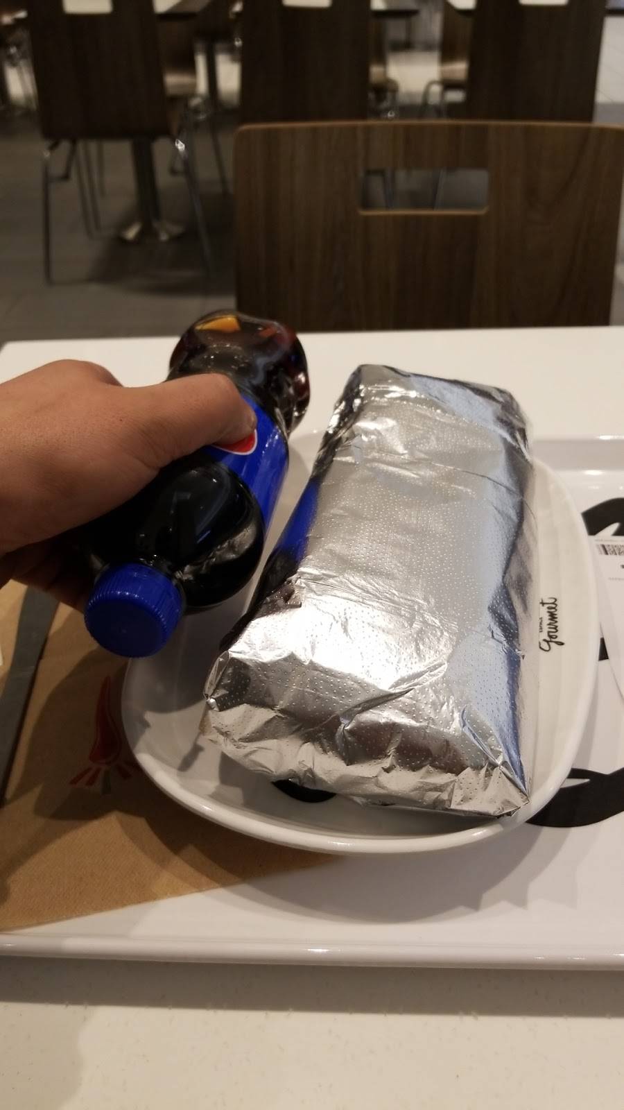 Mucho Burrito Fresh Mexican Grill | restaurant | 5401 Boulevard des Galeries, Québec, QC G2K 1N4, Canada | 4186275800 OR +1 418-627-5800