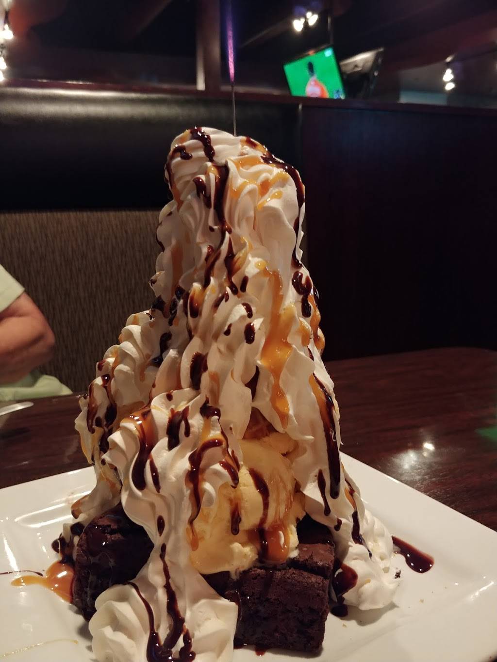 Black Rock Bar & Grill | restaurant | 10100 Highland Rd, Hartland, MI 48353, USA | 8106325500 OR +1 810-632-5500