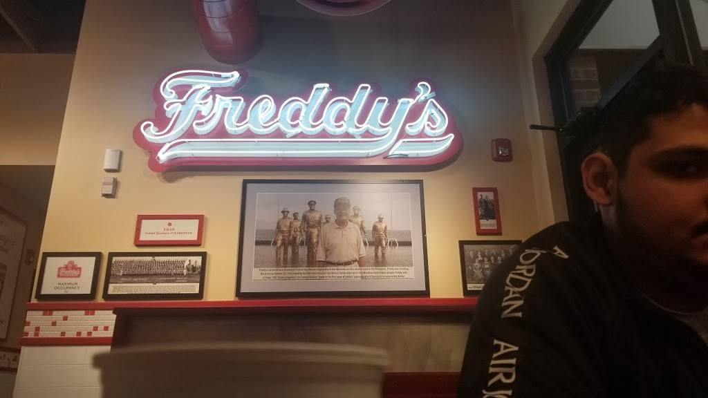 Freddys Frozen Custard & Steakburgers | restaurant | 556 E N Ave, Glendale Heights, IL 60139, USA | 6304749428 OR +1 630-474-9428