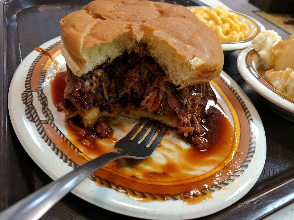 Hickory River Smokehouse Decatur | restaurant | 2330 Mount Zion Rd, Decatur, IL 62521, USA | 2178641864 OR +1 217-864-1864