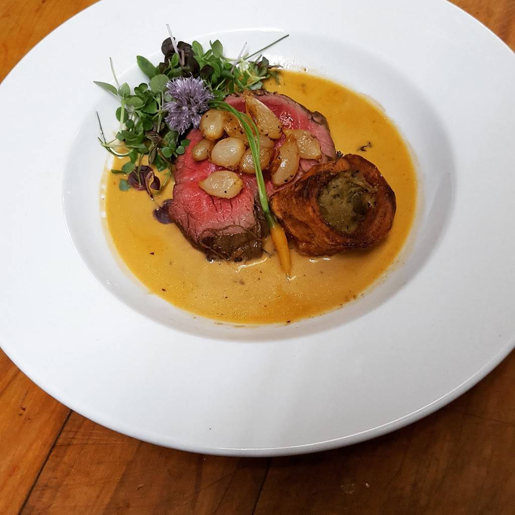 Toms Place | restaurant | 17107 US-51, De Soto, IL 62924, USA | 6188673033 OR +1 618-867-3033