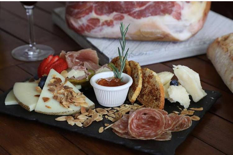 La terraza tiki | restaurant | 15531 Sheridan St, Davie, FL 33331, USA | 9549343860 OR +1 954-934-3860