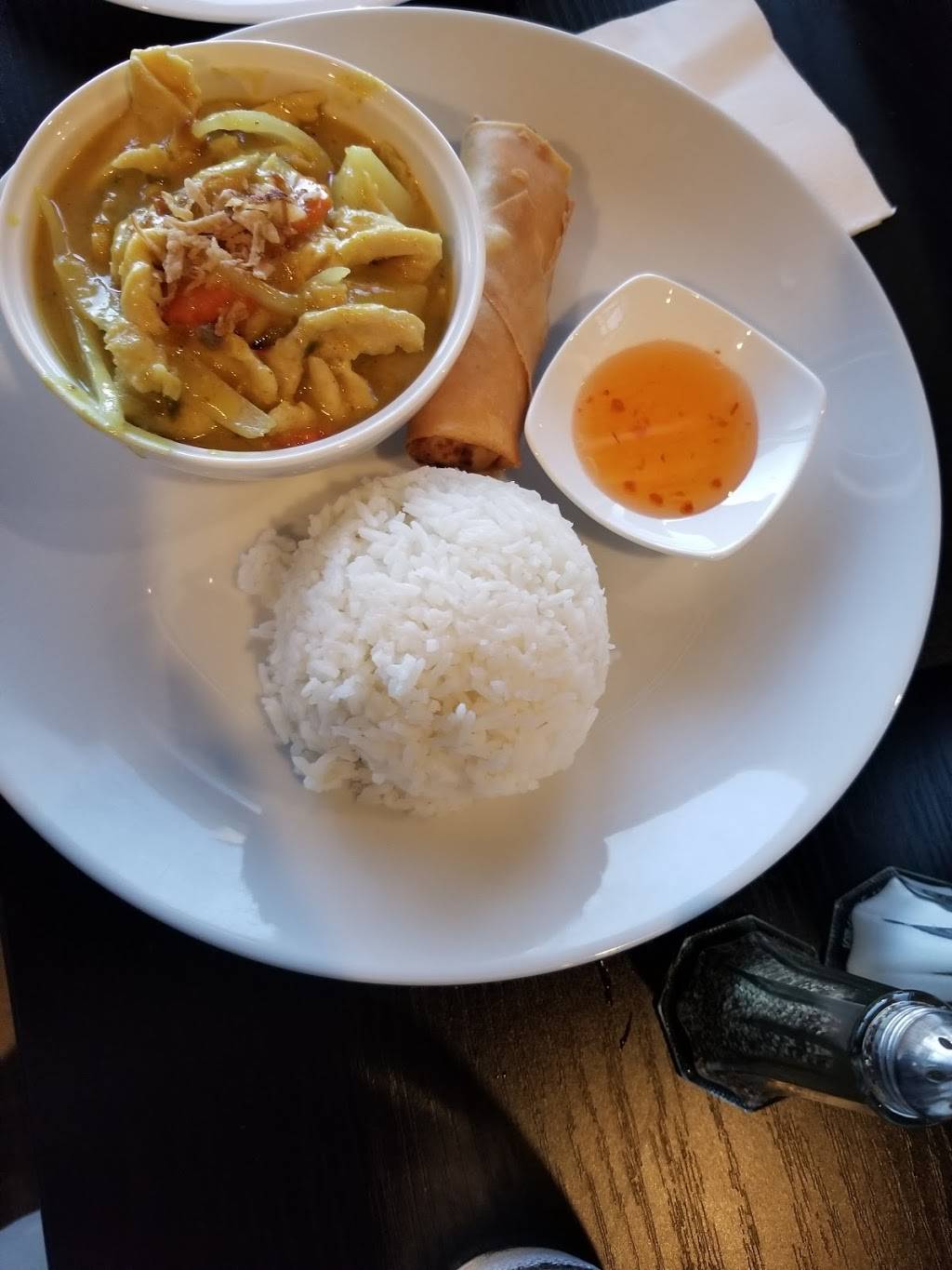 Siam Iyara | restaurant | 6401 White Ln #101, Bakersfield, CA 93309, USA | 6618365402 OR +1 661-836-5402