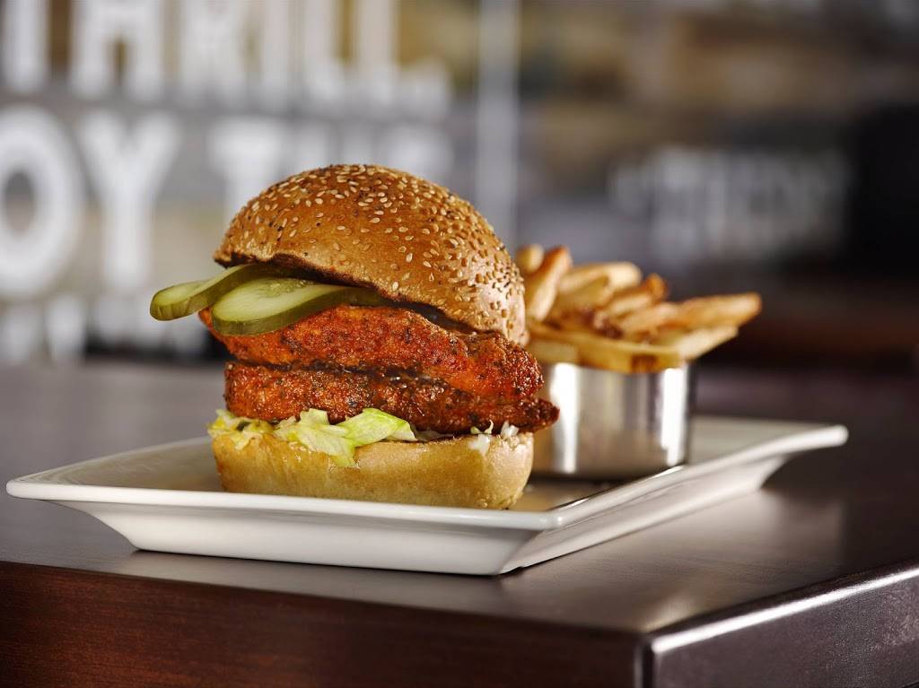 Shoeless Joes Sports Grill | restaurant | 315 Colonnade Dr, Kemptville, ON K0G 1J0, Canada | 6132150500 OR +1 613-215-0500