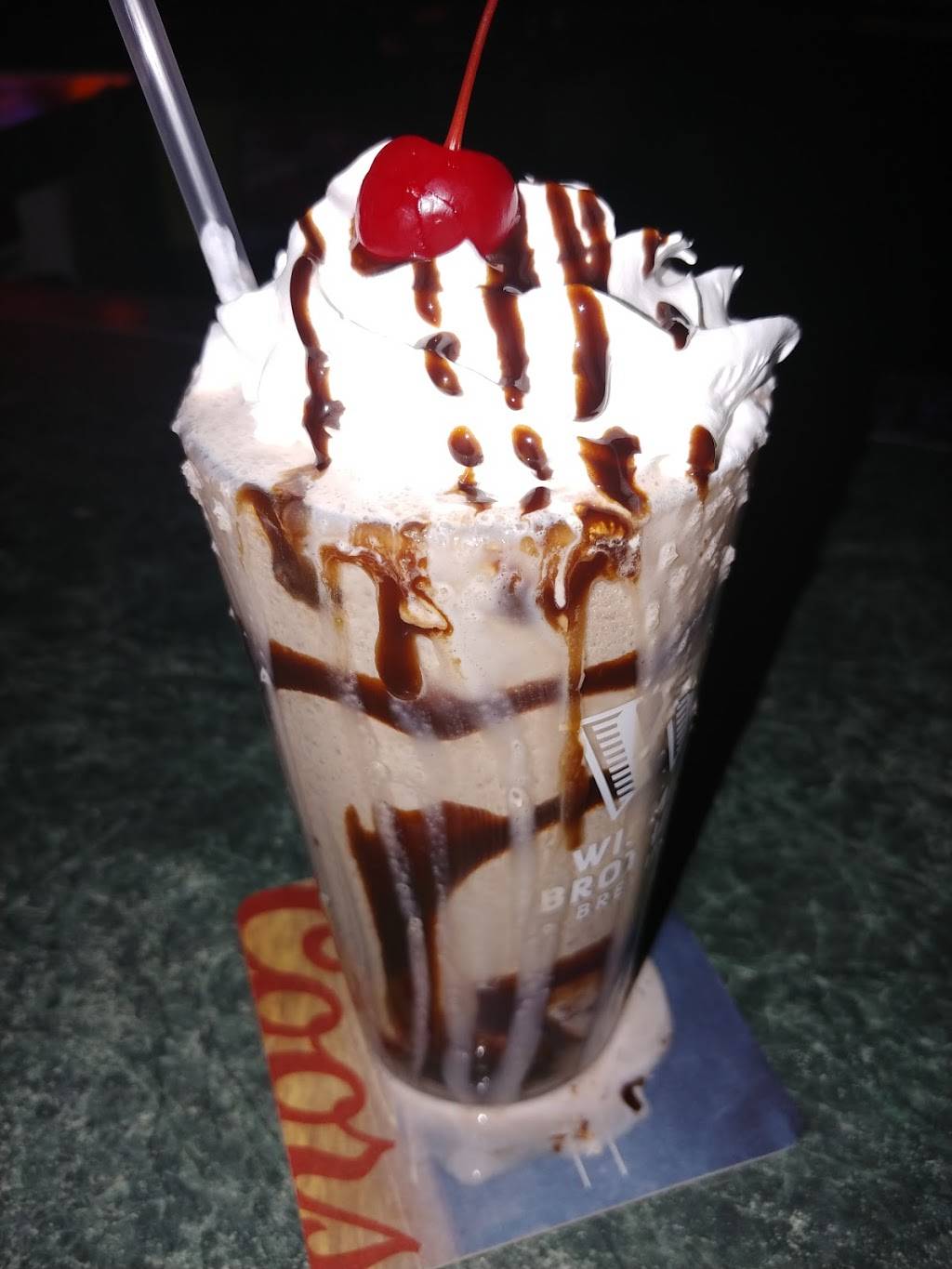 Reds Bar & Grill | restaurant | 7025 SE Foster Rd, Portland, OR 97206, USA | 5037887864 OR +1 503-788-7864