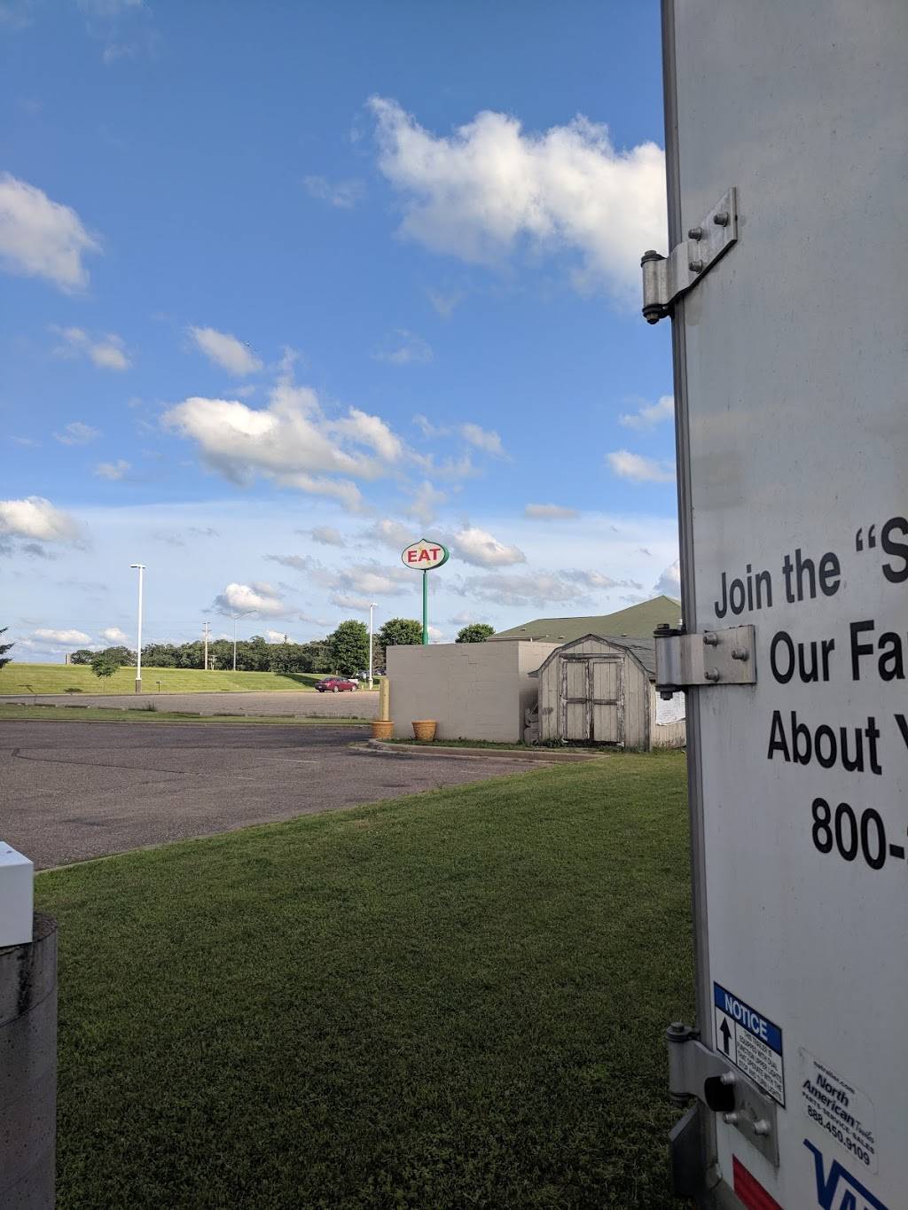 The Plaza Tavern | restaurant | 1705 Plaza Dr, Menomonie, WI 54751, USA | 7153094670 OR +1 715-309-4670