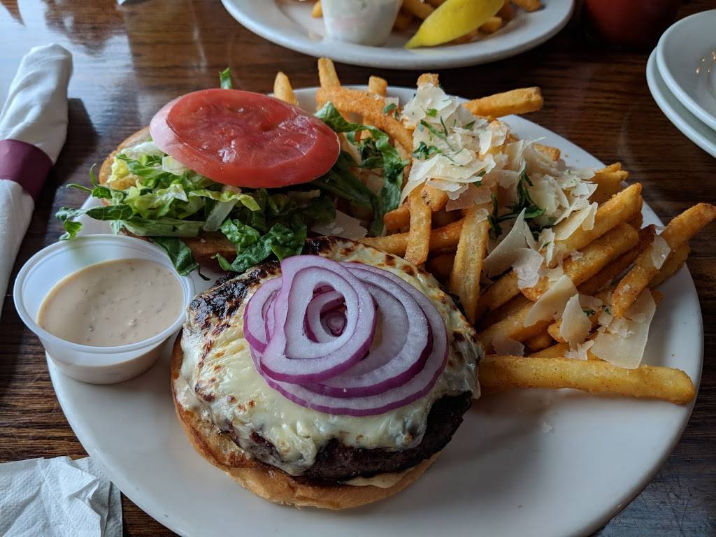 Nancys Restaurant | restaurant | 29 Lake Ave, Oak Bluffs, MA 02557, USA | 5086930006 OR +1 508-693-0006