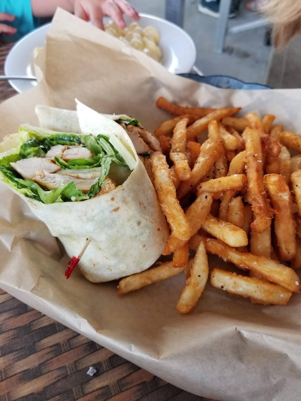 Ocean House Waterfront Seafood | restaurant | 1905 Atlantic Ave, Virginia Beach, VA 23451, USA | 7574258600 OR +1 757-425-8600