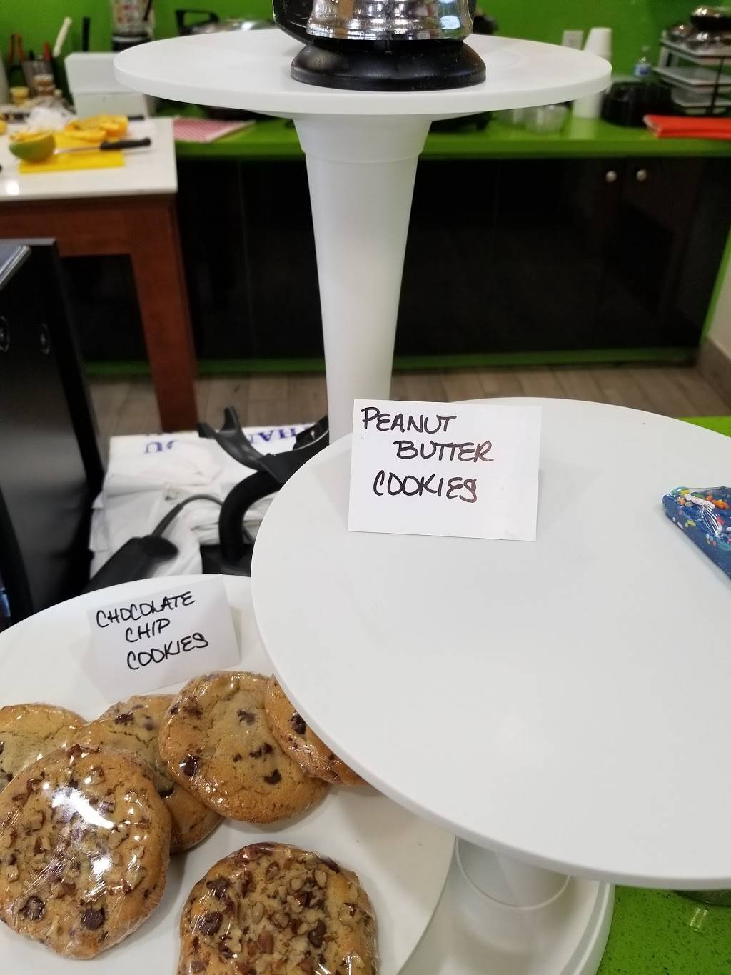 The Salty Apple | restaurant | 5299 N State Road 7, Fort Lauderdale, FL 33319, USA | 9549005811 OR +1 954-900-5811