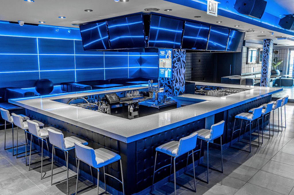 Play Chicago Kitchen & Cocktails | night club | 7 W Division St, Chicago, IL 60610, USA | 3123744196 OR +1 312-374-4196